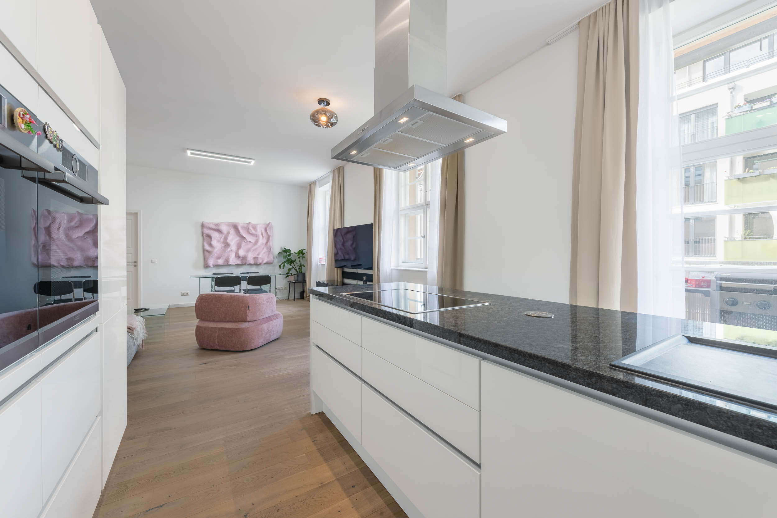 Moderne Küche einer Wohnung in Berlin-Friedrichshain professionell fotografiert