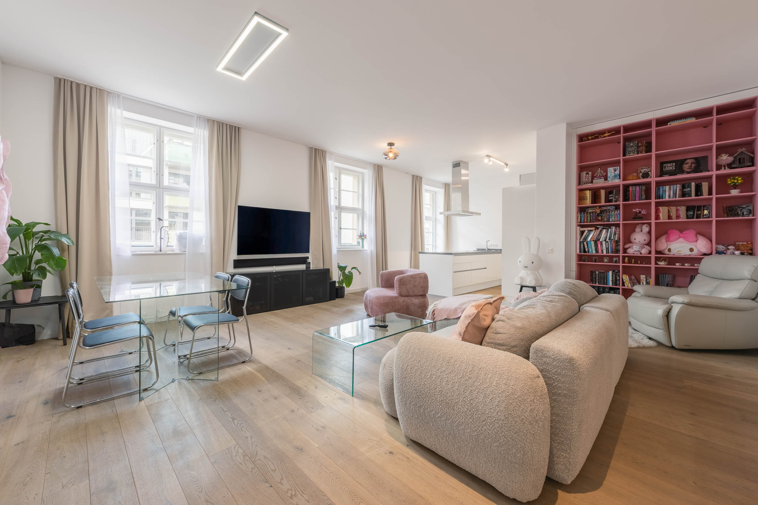 Immobilienfotografie Berlin-Friedrichshain: helles Wohnzimmer einer Wohnung für ein Immobilienexposé